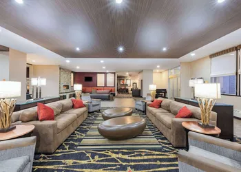 Ramada by Wyndham Grand Forks hotel thumbnail 6