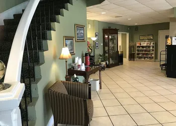 Carmel Inn & Suites hotel thumbnail 3