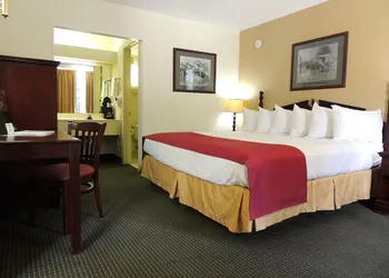 Carmel Inn & Suites hotel thumbnail 7