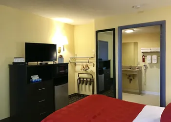Days Inn by Wyndham Augusta / Fort Eisenhower hotel thumbnail 4
