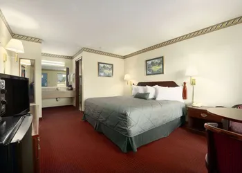 Days Inn by Wyndham Augusta / Fort Eisenhower hotel thumbnail 7