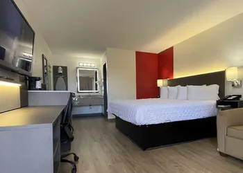 Ramada by Wyndham Harrisonburg hotel thumbnail 8