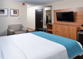 Holiday Inn Hotel & Suites Edmonton Airport & Conference Ctr by IHG hotel thumbnail 2