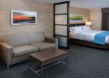 Holiday Inn Hotel & Suites Edmonton Airport & Conference Ctr by IHG hotel thumbnail 3