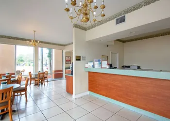Econo Lodge Inn & Suites Clearwater Central hotel thumbnail 2