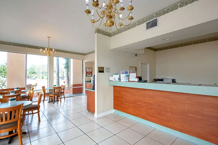 Econo Lodge Inn & Suites Clearwater Central hotel detail image 2