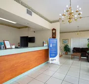 Econo Lodge Inn & Suites Clearwater Central hotel detail image 4