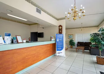 Econo Lodge Inn & Suites Clearwater Central hotel thumbnail 4
