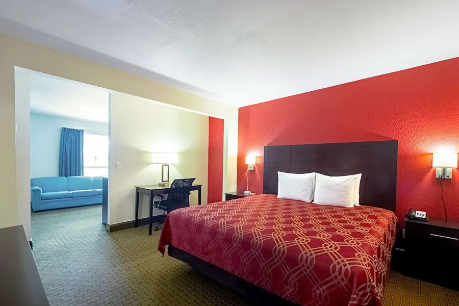Econo Lodge Inn & Suites Clearwater Central hotel detail image 6