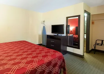 Econo Lodge Inn & Suites Clearwater Central hotel thumbnail 7