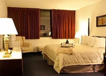 Garden Hotel and Conference Center hotel thumbnail 7