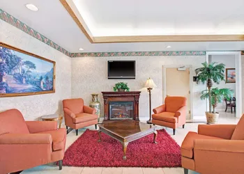 Ramada by Wyndham Flemington hotel thumbnail 2