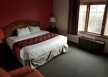 Ramada by Wyndham Flemington hotel thumbnail 3