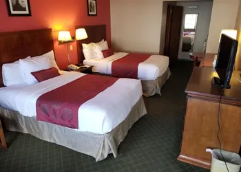 Ramada by Wyndham Flemington hotel thumbnail 4