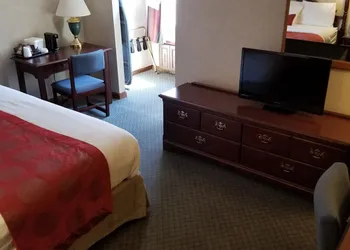 Ramada by Wyndham Flemington hotel thumbnail 5