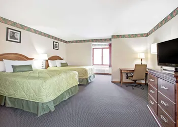 Ramada by Wyndham Flemington hotel thumbnail 6