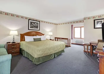 Ramada by Wyndham Flemington hotel thumbnail 7