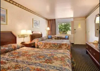 Ramada by Wyndham Baltimore West hotel thumbnail 3