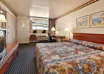 Ramada by Wyndham Baltimore West hotel thumbnail 4