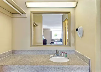 Ramada by Wyndham Baltimore West hotel thumbnail 5