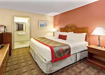 Ramada by Wyndham Baltimore West hotel thumbnail 6