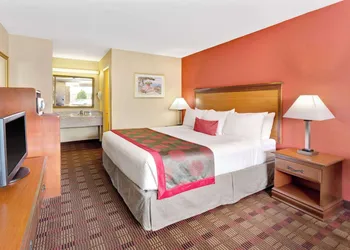 Ramada by Wyndham Baltimore West hotel thumbnail 7