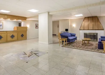 Ramada by Wyndham Triangle/Quantico hotel thumbnail 2