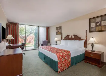 Ramada by Wyndham Triangle/Quantico hotel thumbnail 8