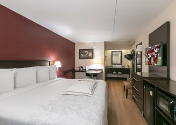 Red Roof Inn PLUS+ Atlanta - Buckhead hotel thumbnail 8