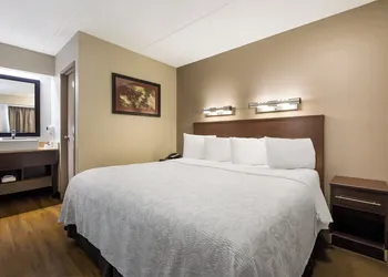 Red Roof Inn PLUS+ Nashville Airport hotel thumbnail 4