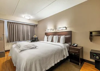 Red Roof Inn PLUS+ Nashville Airport hotel thumbnail 5