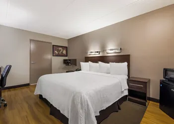 Red Roof Inn PLUS+ Nashville Airport hotel thumbnail 8