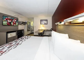 Red Roof Inn Edison hotel thumbnail 8