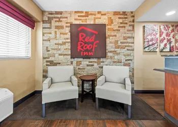 Red Roof Inn Columbus West - Hilliard hotel thumbnail 3