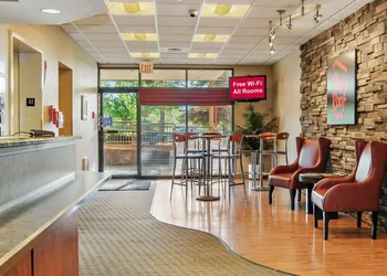 Red Roof Inn Cleveland Airport-Middleburg Heights hotel thumbnail 2