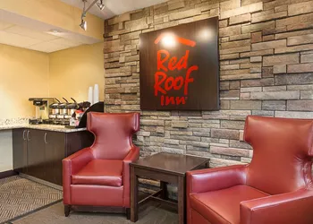 Red Roof Inn Lansing West - MSU hotel thumbnail 2