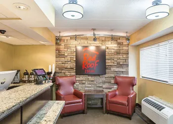 Red Roof Inn Lansing West - MSU hotel thumbnail 3