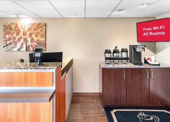 Red Roof Inn Indianapolis North - College Park hotel thumbnail 4
