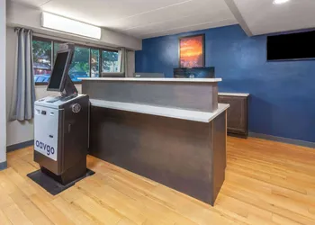 Travelodge by Wyndham Peoria hotel thumbnail 2