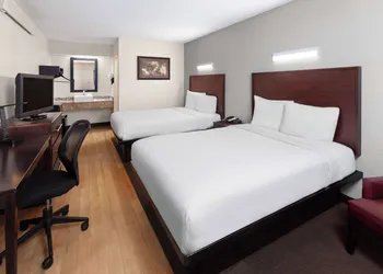 Travelodge by Wyndham Peoria hotel thumbnail 4