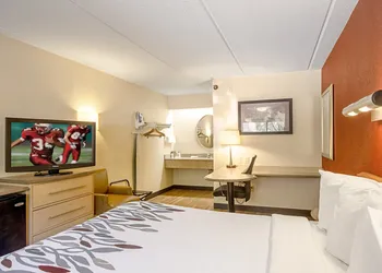 Red Roof Inn Charleston - Kanawha City, WV hotel thumbnail 3