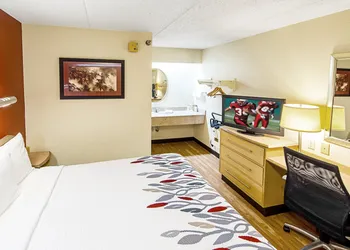 Red Roof Inn Charleston - Kanawha City, WV hotel thumbnail 7