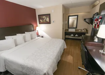 Red Roof Inn PLUS+ Secaucus - Meadowlands - NYC hotel thumbnail 5