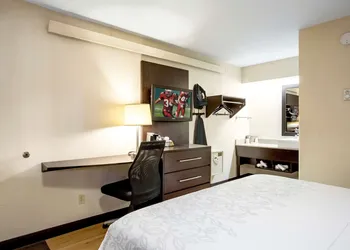 Red Roof Inn PLUS+ Baltimore-Washington DC/BWI Airport hotel thumbnail 6