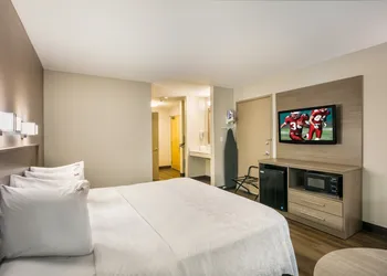 Red Roof Inn PLUS+ Boston - Logan hotel thumbnail 5