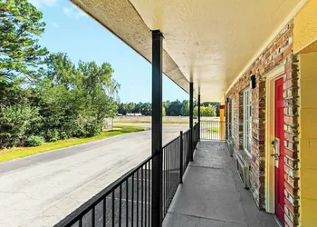 Jeffersonian Motor Inn by Townhouse, Prentiss MS hotel thumbnail 2