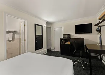 Quality Inn Philadelphia Center City hotel thumbnail 8