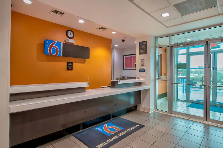 Motel 6 Eagle Pass, TX - Lakeside hotel detail image 2