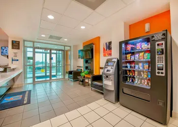 Motel 6 Eagle Pass, TX - Lakeside hotel thumbnail 3