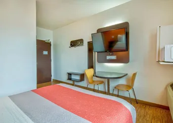Motel 6 Eagle Pass, TX - Lakeside hotel thumbnail 7